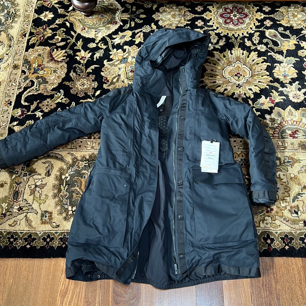 lululemon ✨OUT IN THE ELEMENTS PARKA✨ (I have the wrong tag lol)